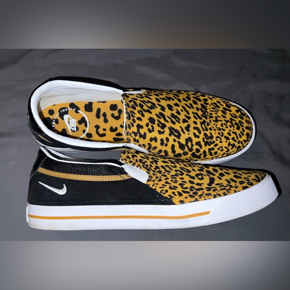 Nike slip on Women’s Size 12. Like new worn maybe 1 time.